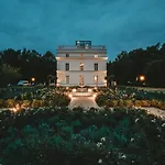 Komoda Villa *